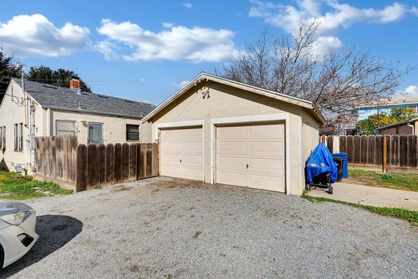 Detached Garage, Exterior