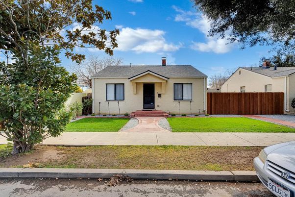 Backyard, Exterior, Facade, Ranch