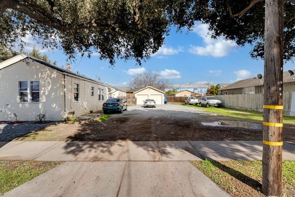 Detached Garage, Exterior