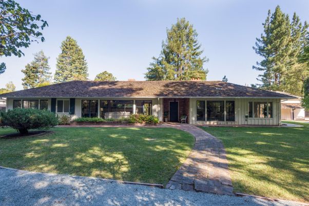 Backyard, Exterior, Facade, Ranch