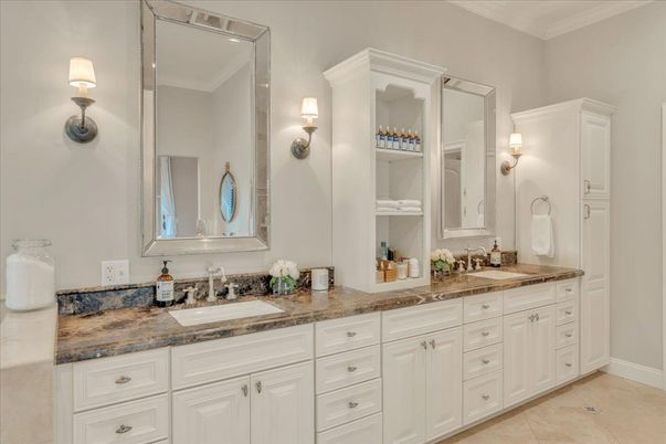 Bathroom, Dual Sink Vanities, Interior