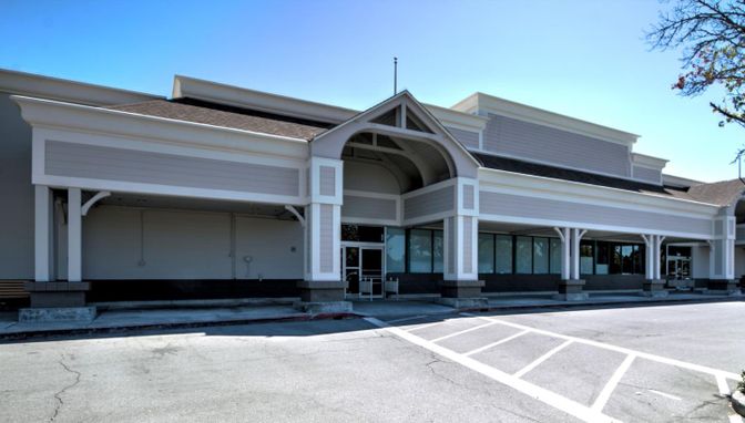 Exterior, Facade, Modern