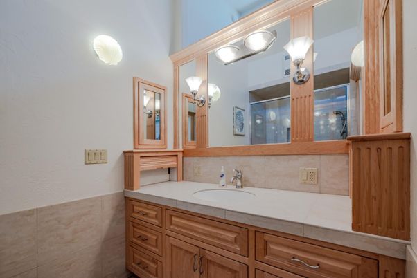 Bathroom, Interior, Tile Countertops