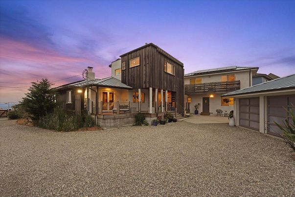 Backyard, Exterior, Facade, Modern