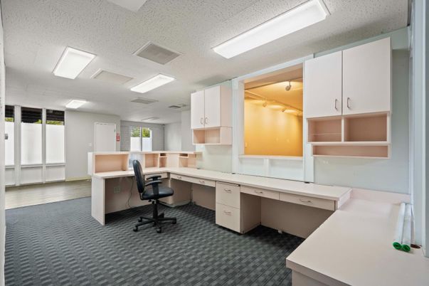 Home Office, Interior