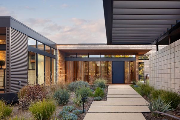 Exterior, Facade, Modern