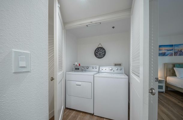 Interior, Utility Closets, Washer, Wood Texture Flooring