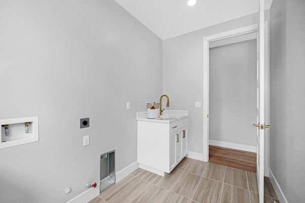 Bathroom, Interior, Recessed Lighting, Wood Texture Flooring