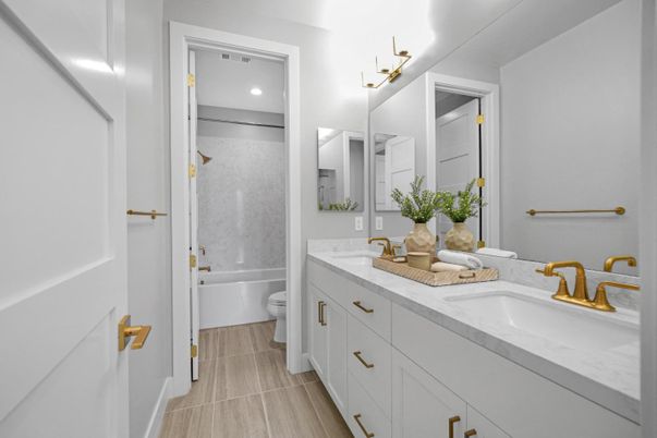 Bathroom, Dual Sink Vanities, Interior, Recessed Lighting