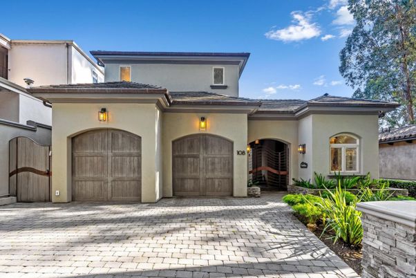 Attached, Exterior, Facade, Mediterranean