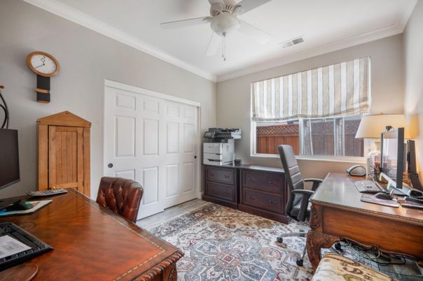 Home Office, Interior