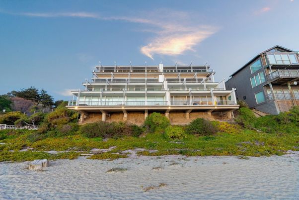 Exterior, Lake
