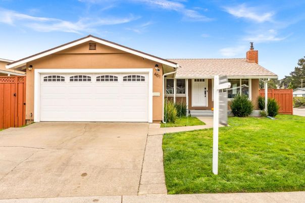 Attached, Exterior, Facade, Ranch