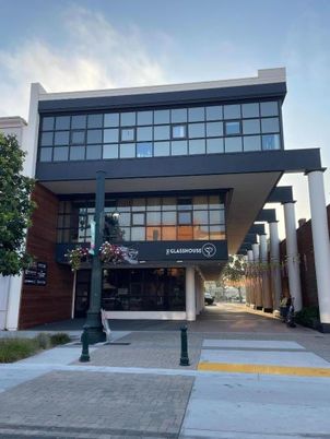 Exterior, Facade, Modern