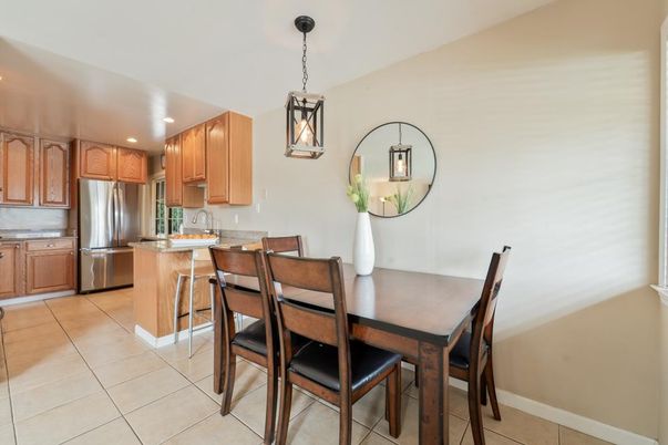 Dining room, Interior, Kitchen, Pendant Lights, Recessed Lighting, Stainless Steel Appliances