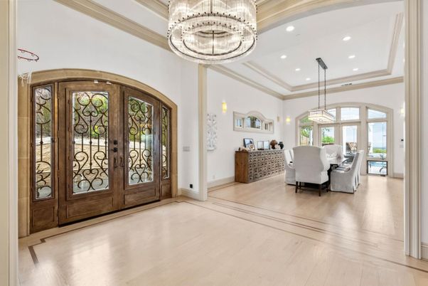 Chandelier, Dining room, Interior, Living room, Pendant Lights, Recessed Lighting, Wood Texture Flooring