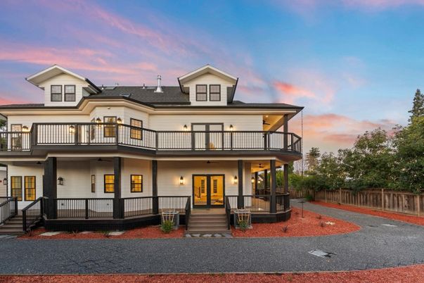 Exterior, Facade, American Foursquare