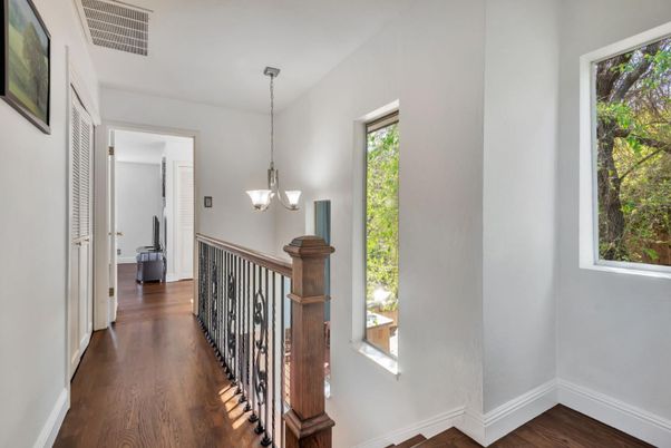 Interior, Pendant Lights, Wood Texture Flooring