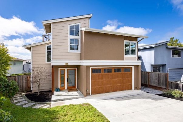 Attached, Exterior, Facade, Modern