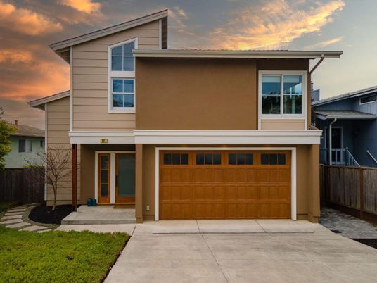 Attached, Exterior, Facade, Modern