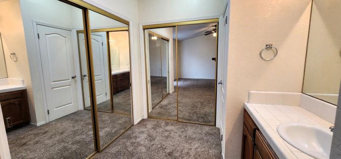 Bathroom, Interior, Tile Countertops