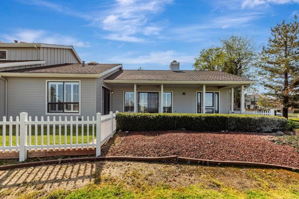 Backyard, Exterior, Facade, Ranch