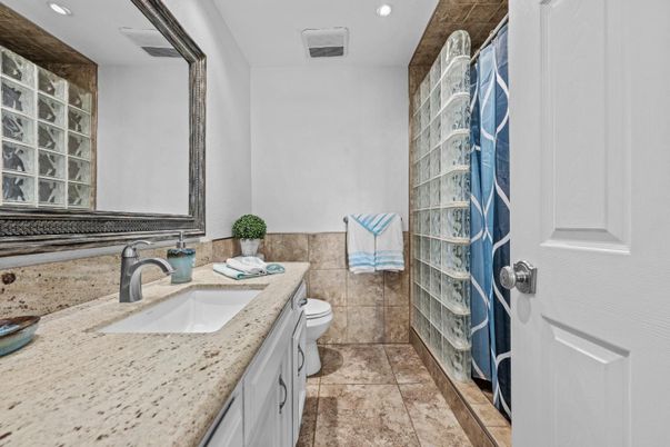 Bathroom, Interior, Recessed Lighting