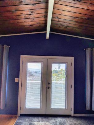 Empty room, Interior, Wooden Ceilings