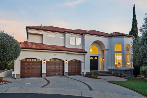 Attached, Exterior, Facade, Mediterranean
