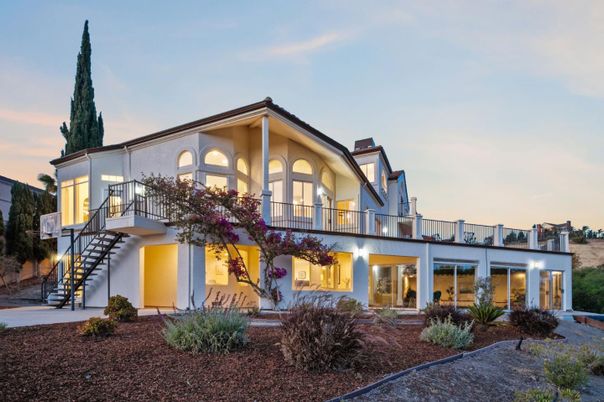 Backyard, Exterior, Facade, Modern