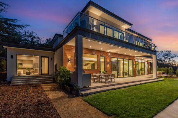 Backyard, Exterior, Facade, Modern
