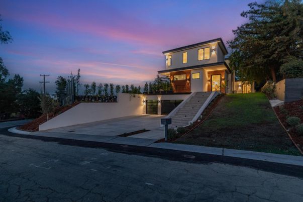 Backyard, Exterior, Facade, Modern