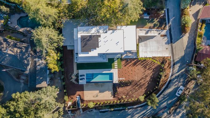 Exterior, Drone