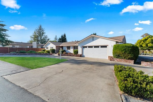 Attached, Exterior, Facade, Ranch