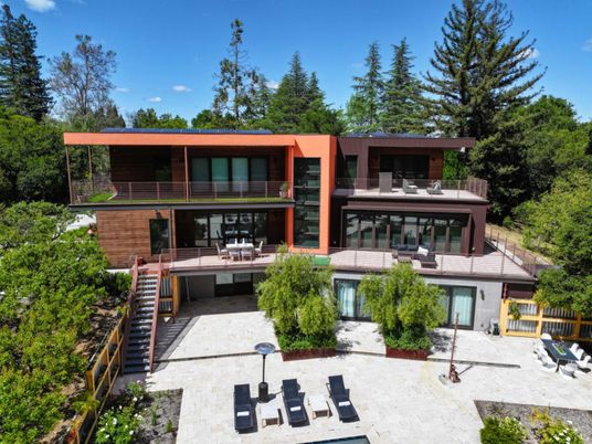 Exterior, Facade, Modern