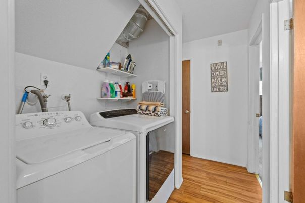 Interior, Utility Closets, Washer, Wood Texture Flooring