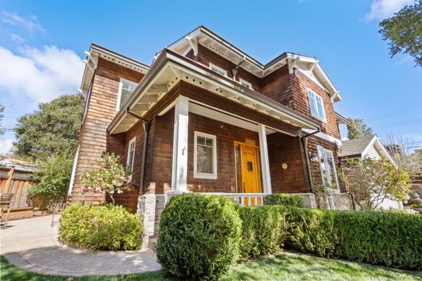 Exterior, Facade, Queen Anne Victorian
