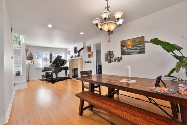 Chandelier, Dining room, Interior, Piano, Recessed Lighting, Wood Texture Flooring