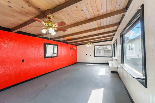 Empty room, Interior, Wooden Beams, Wooden Ceilings