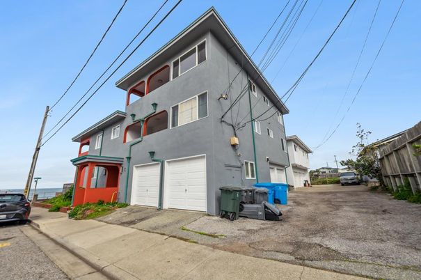 Attached, Exterior, Facade, None