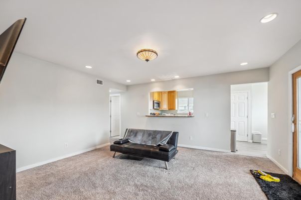 Empty room, Interior, Recessed Lighting