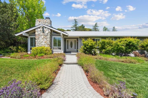 Exterior, Facade, Ranch