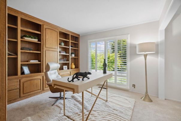 Home Office, Interior