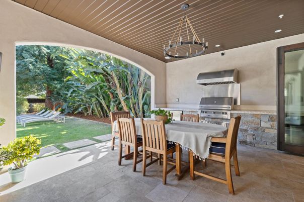Dining room, Exterior, Pendant Lights