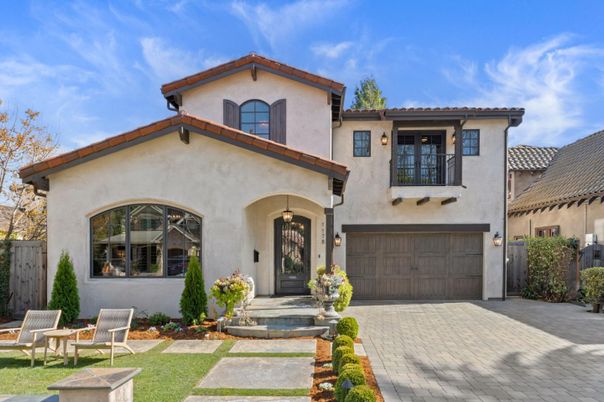 Attached, Exterior, Facade, Mediterranean