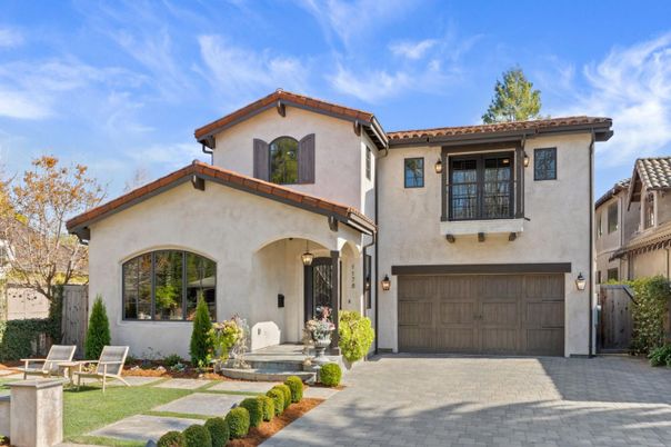 Attached, Exterior, Facade, Spanish Mediterranean