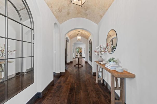 Interior, Pendant Lights, Wood Texture Flooring