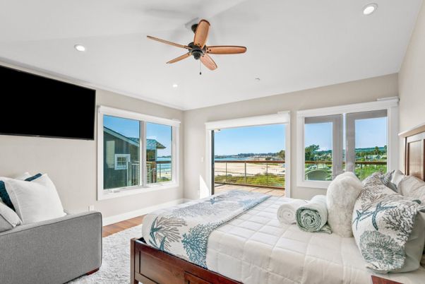 Bedroom, Interior, Recessed Lighting, Water, Wood Texture Flooring