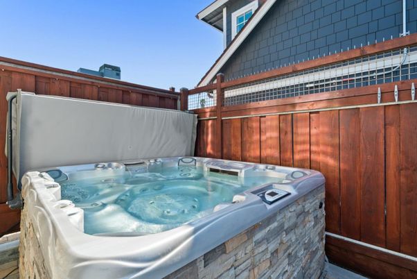 Exterior, Hot Tub