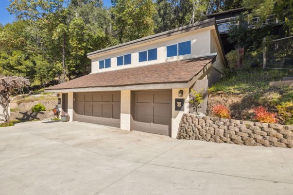 Detached Garage, Exterior
